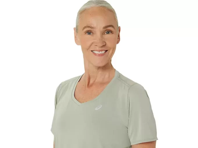 MAGLIA A MANICHE CORTE CON SCOLLO A V