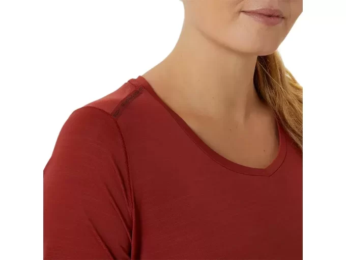 MAGLIA A MANICHE CORTE CON SCOLLO A V