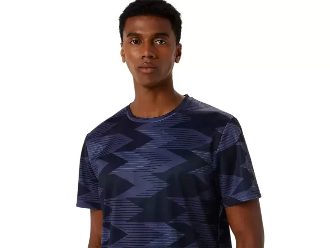 MAGLIA A MANICHE CORTE CON STAMPA STAGIONALE ALL OVER