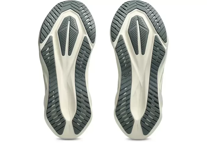 NOVABLAST 5 ASICS TRACK CLUB